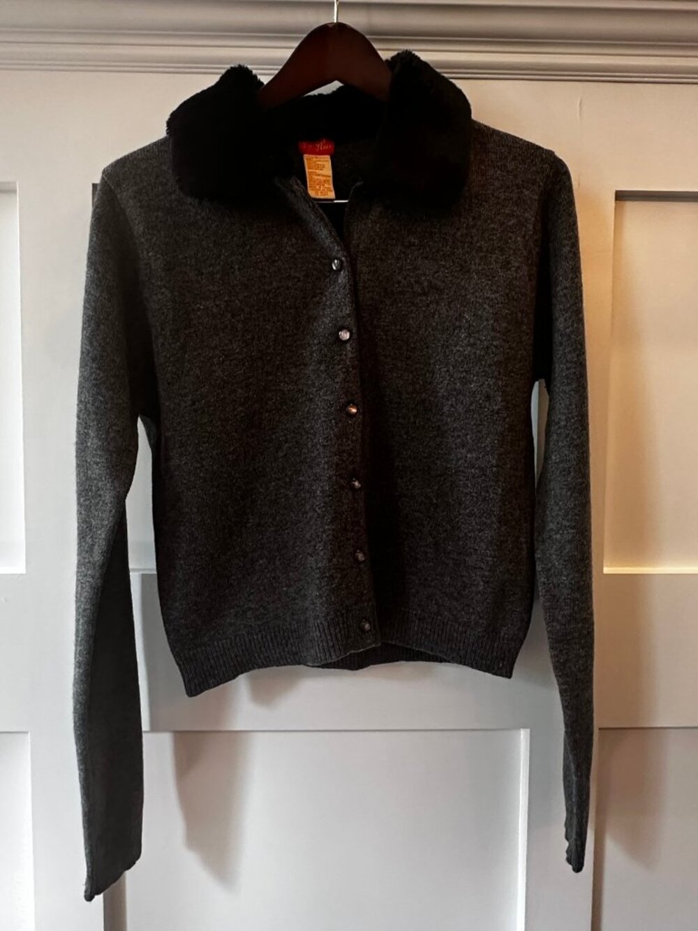 🖤 Vintage Gray Lambswool Cardigan Sweater w/ Faux Fur Collar • Lip Gloss • Size